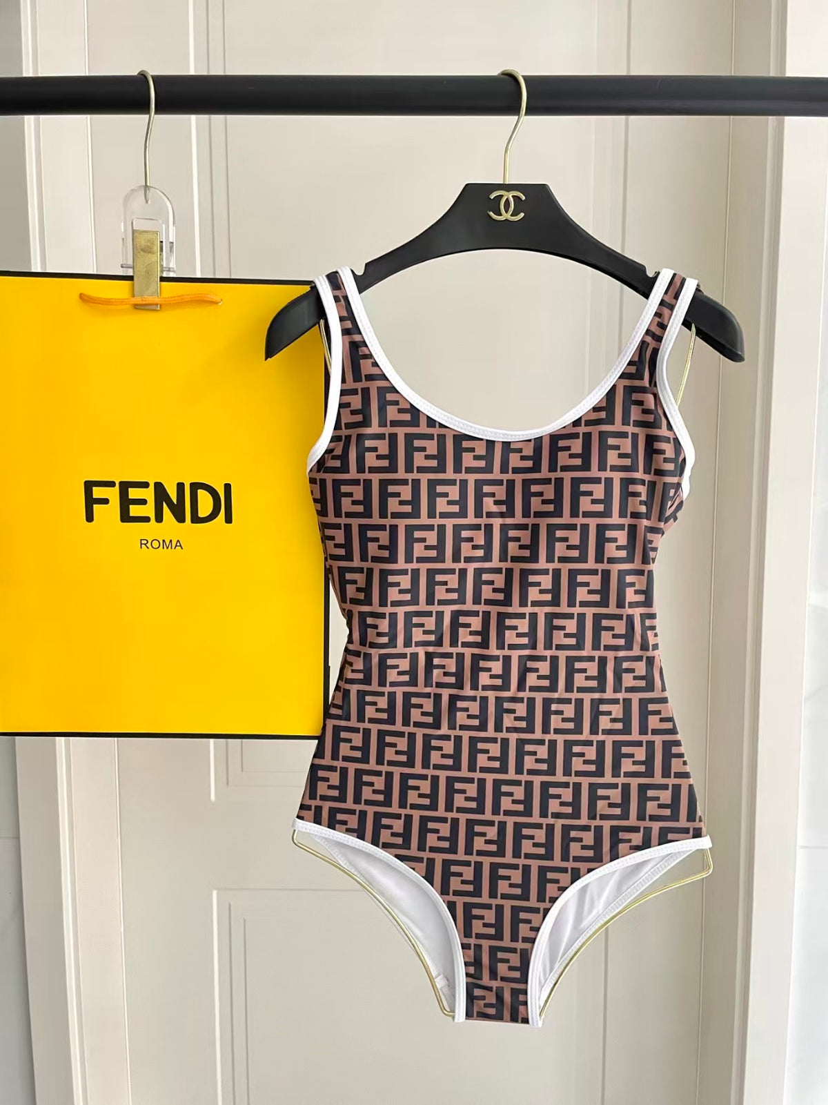 New letter printed one-piece swimsuit