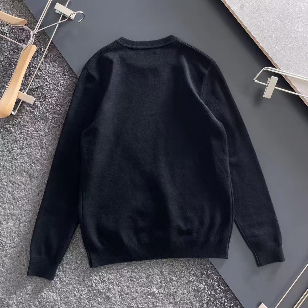 New embroidered round neck sweater