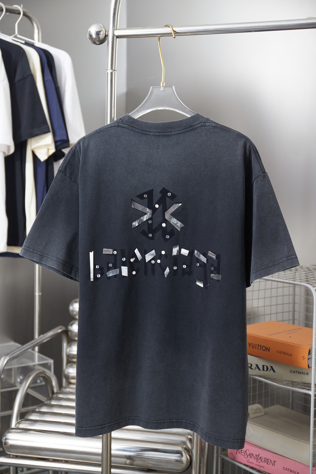 Letter rhinestone short sleeved shirt