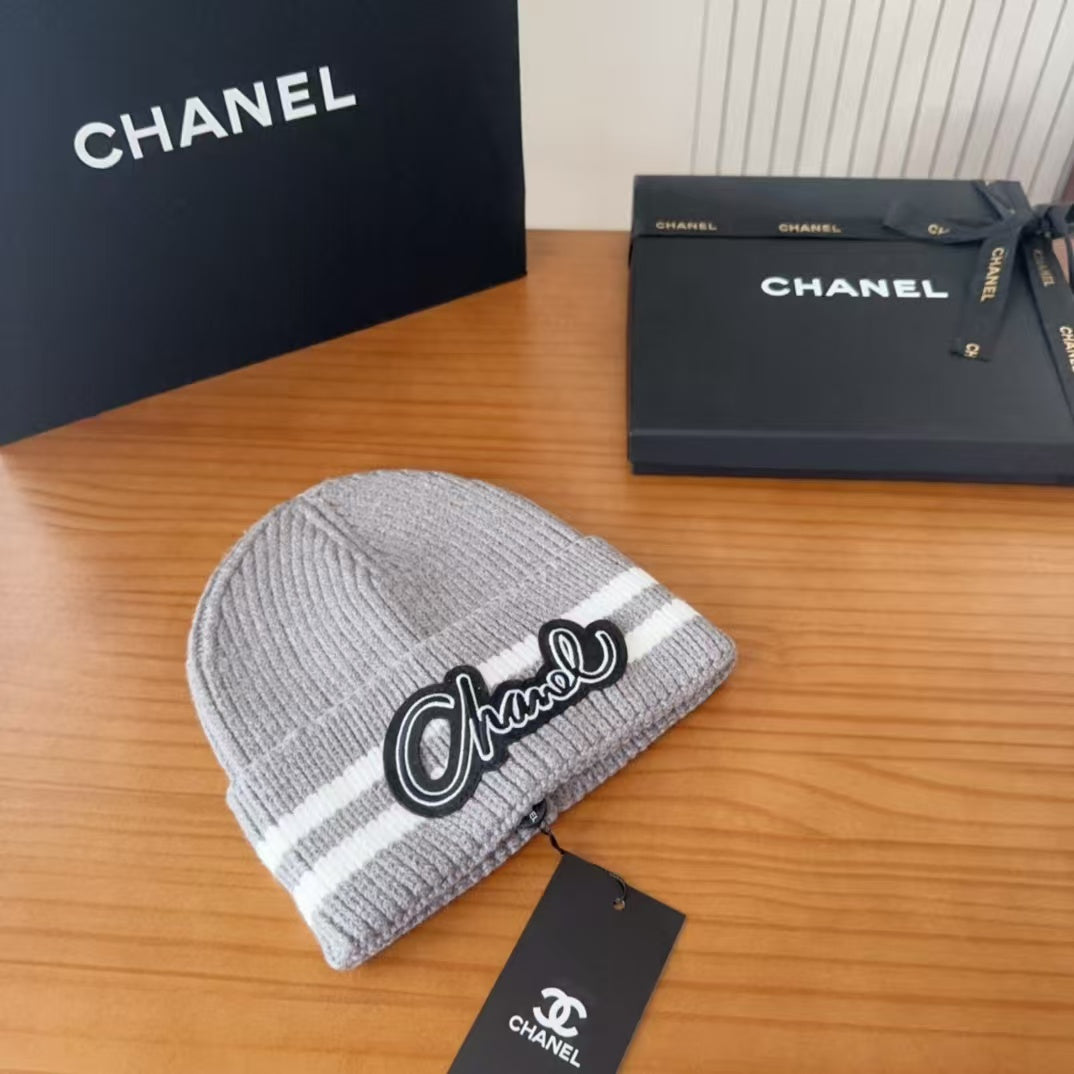 New autumn and winter hats