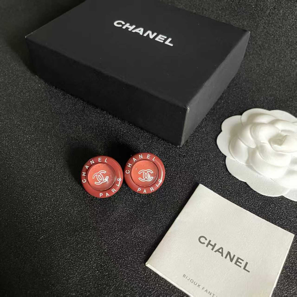 New round letter earrings