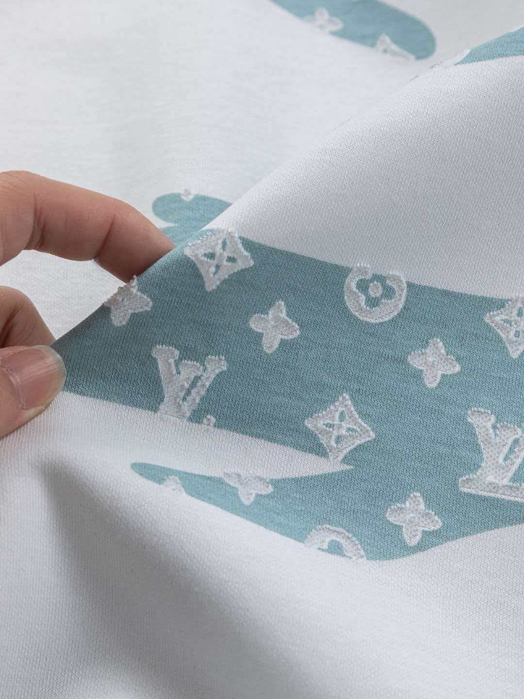 Full body cutting 🔥 Burning Flowers Clouds ☁️ letter logo 🪡 Embroidered round neck short sleeved T-shirt