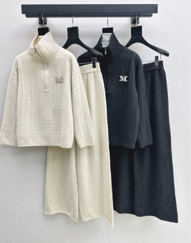 Max Mara/26 Early Autumn Latest Wool Suit