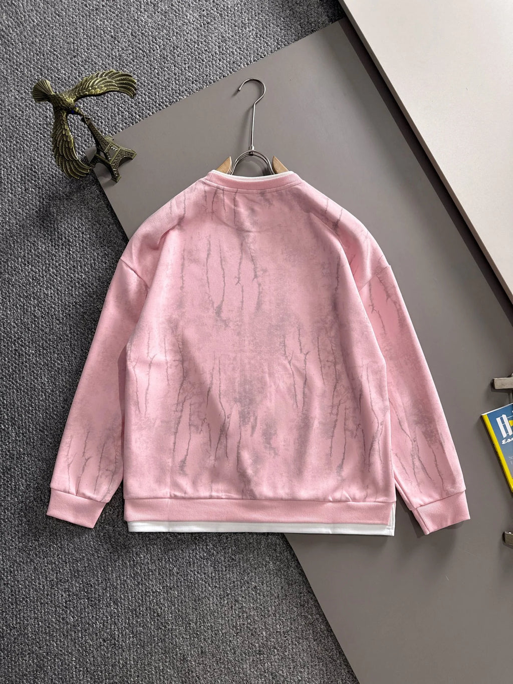 New round neck sweatshirt with long sleeves