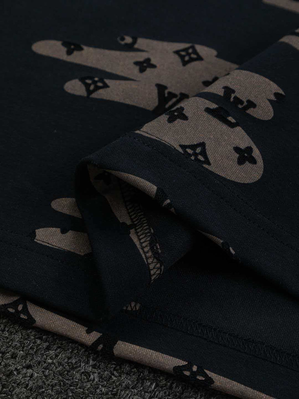 Full body cutting 🔥 Burning Flowers Clouds ☁️ letter logo 🪡 Embroidered round neck short sleeved T-shirt