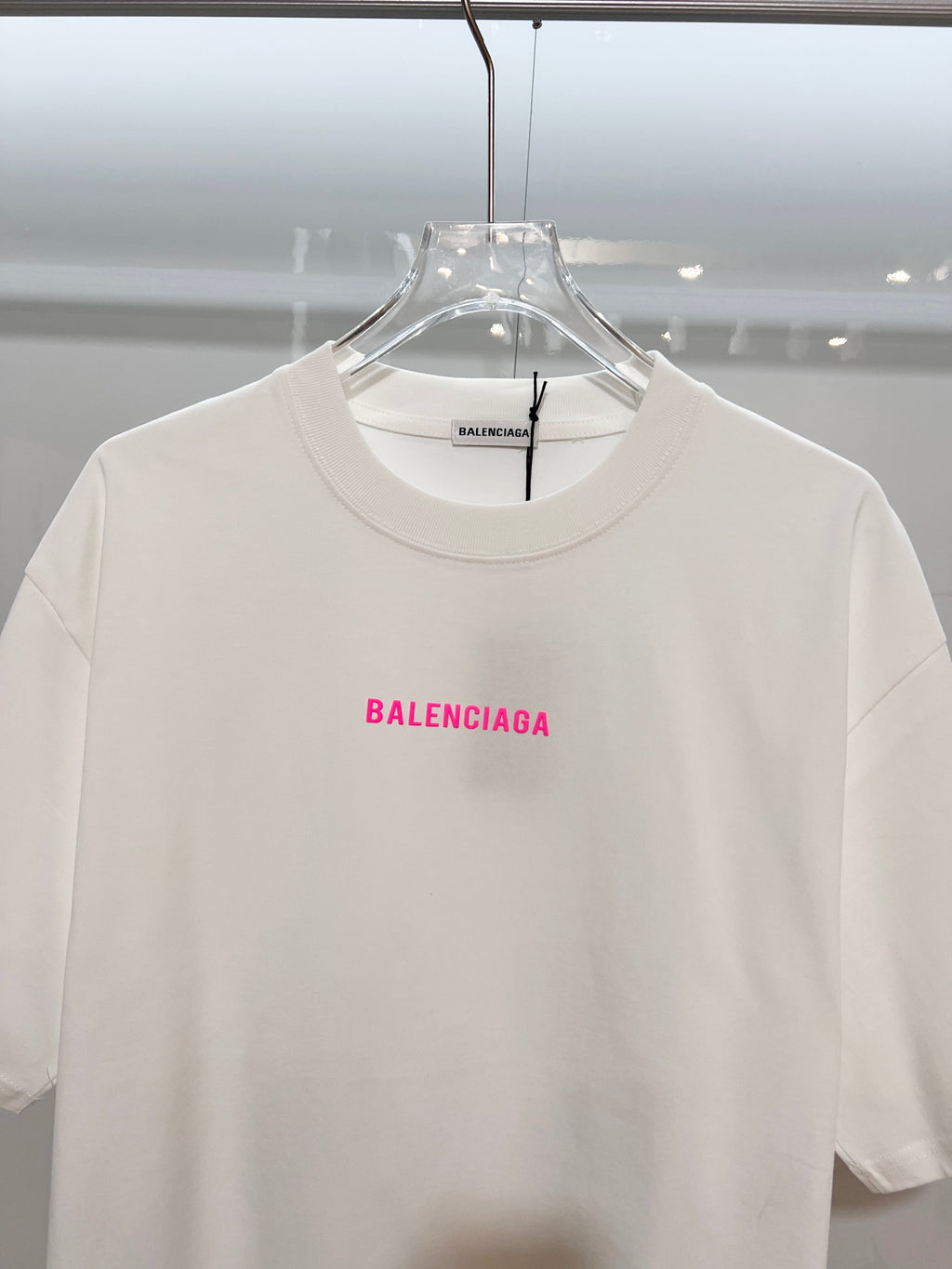 Foam offset small letter round neck T-shirt