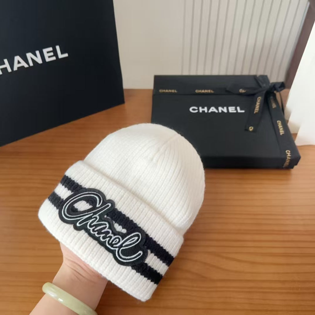 New autumn and winter hats