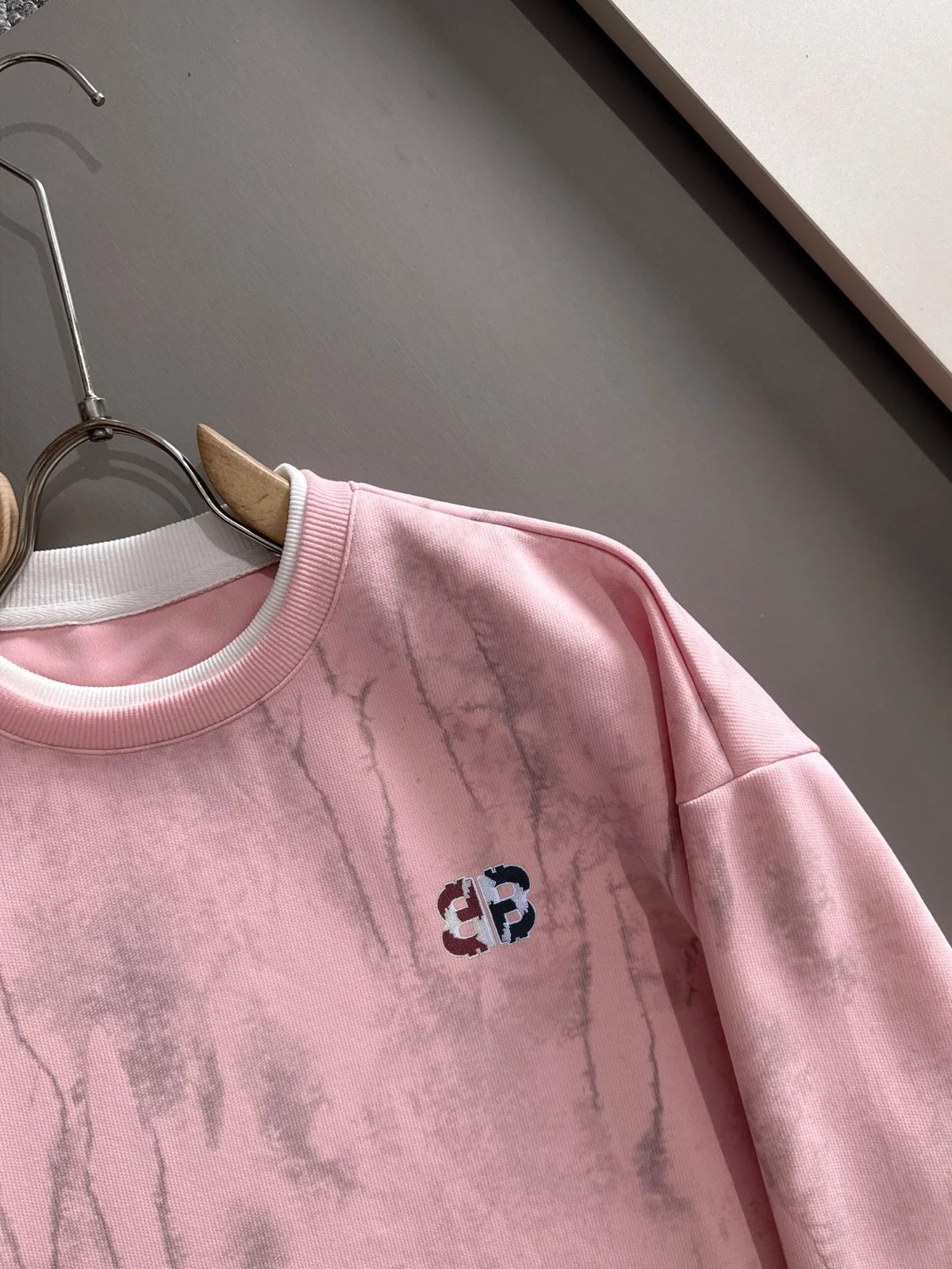 New round neck sweatshirt with long sleeves
