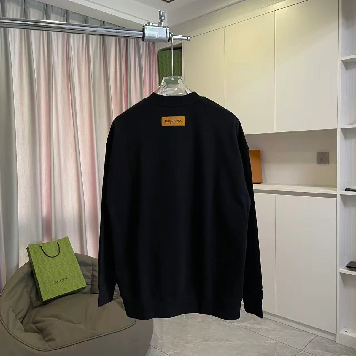 Gold thread embroidered letter logo round neck hoodie