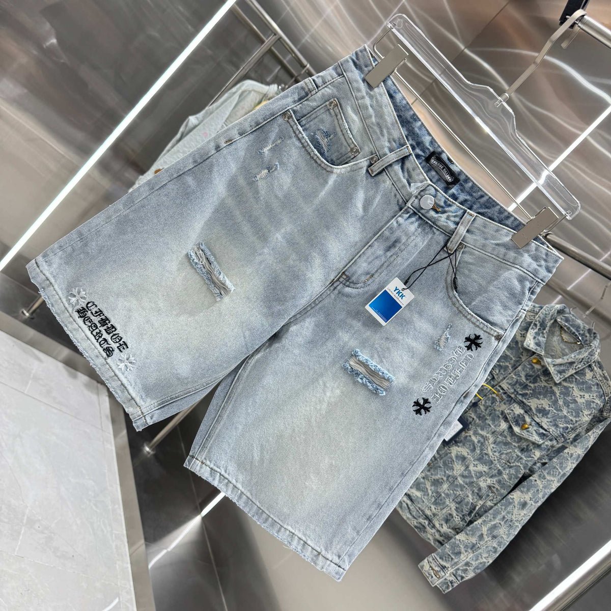 Spliced cross denim shorts