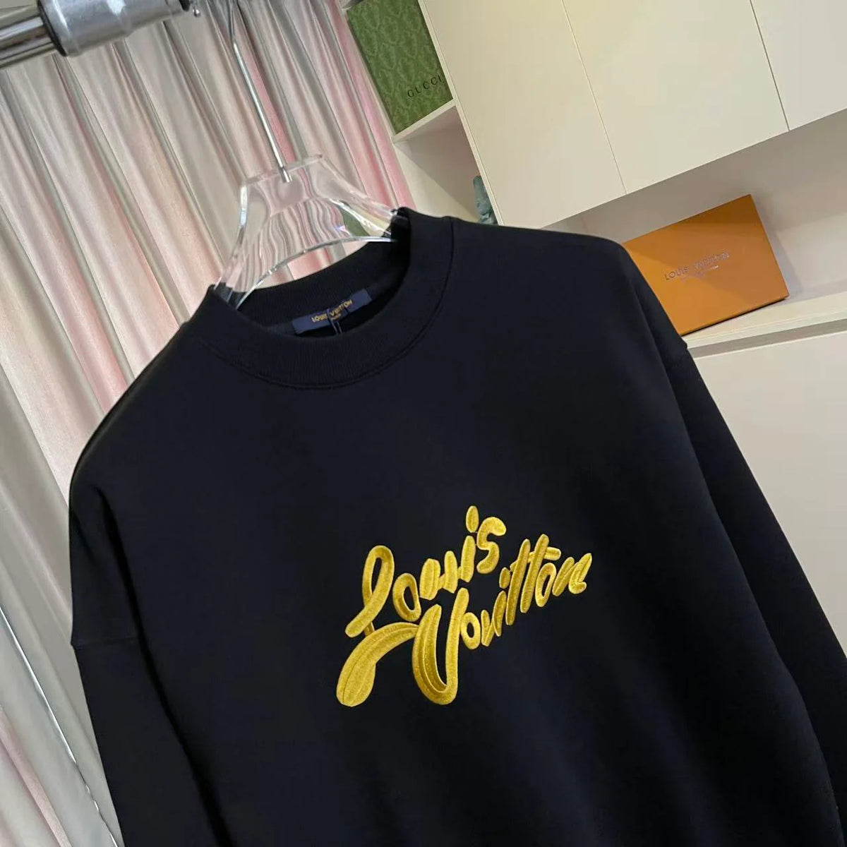 Gold thread embroidered letter logo round neck hoodie