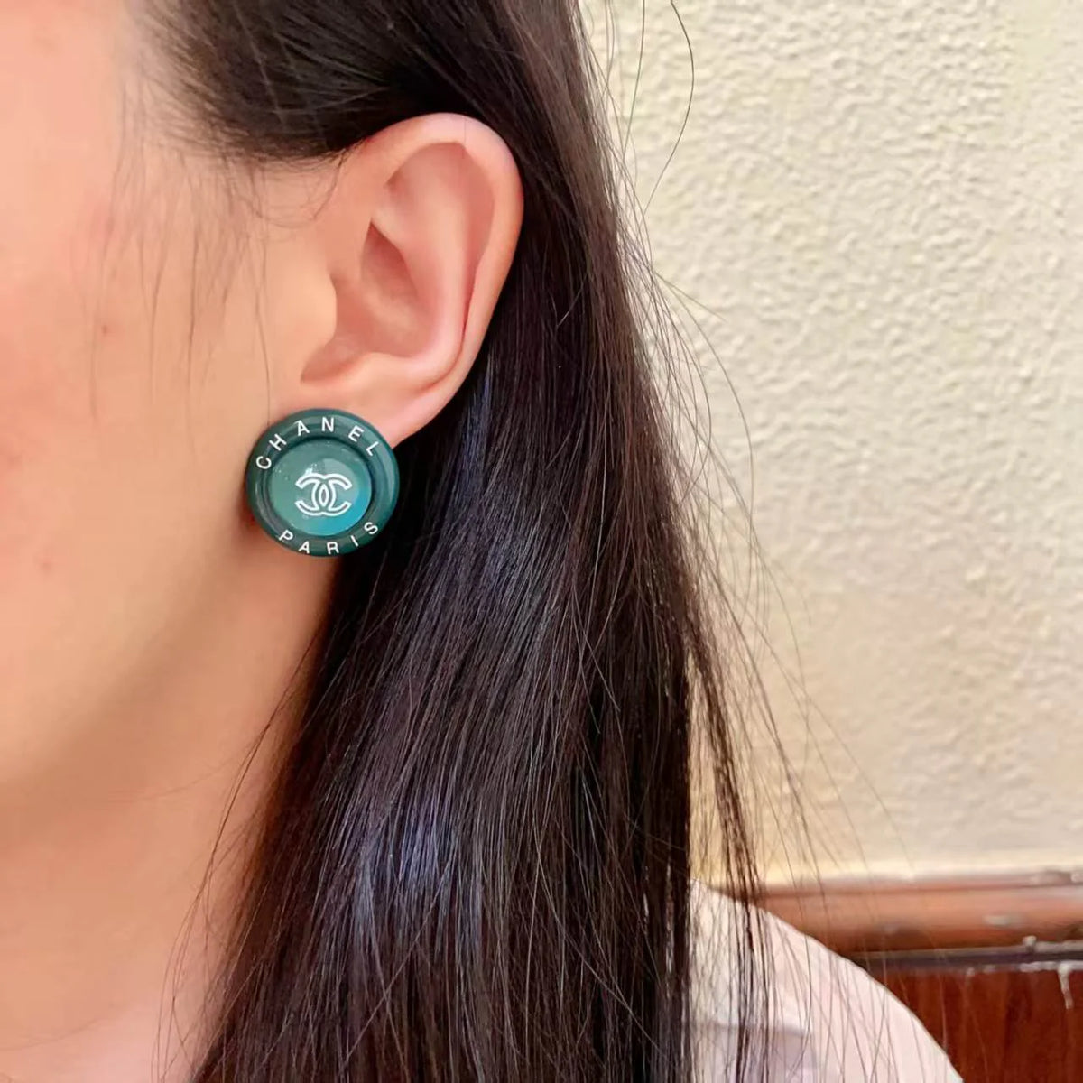 New round letter earrings