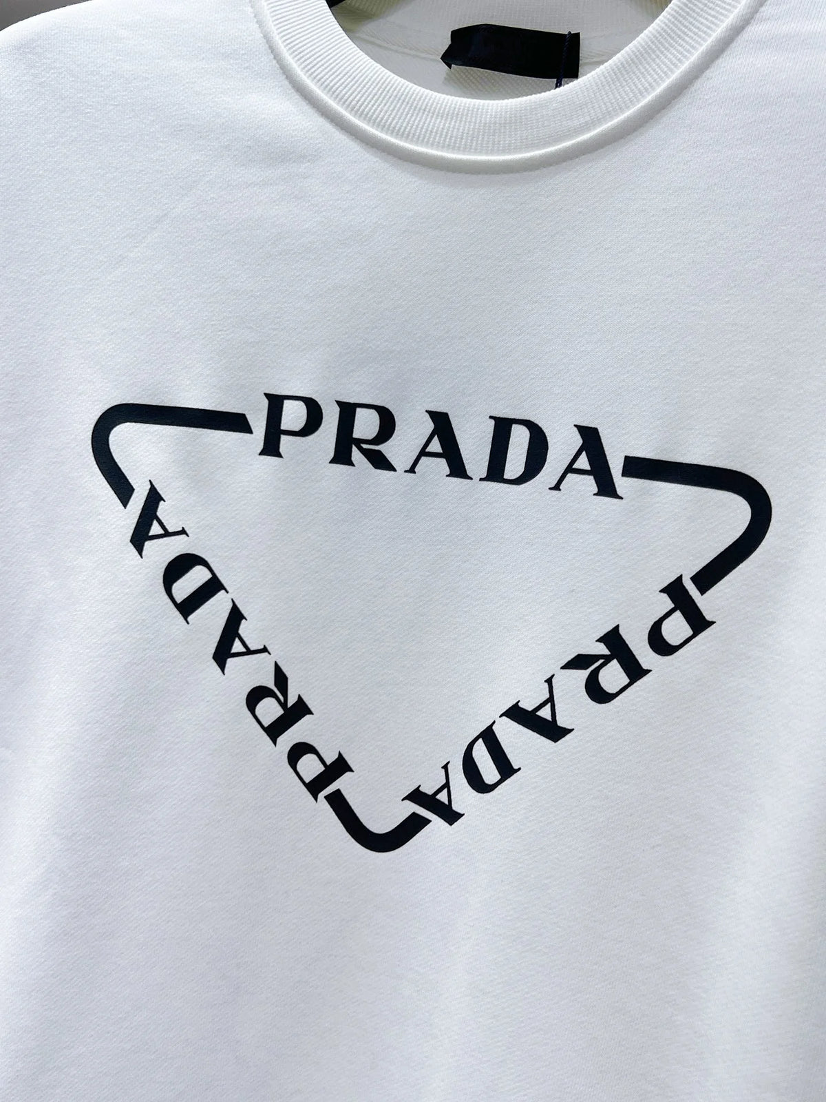New long sleeved round neck sweatshirt
