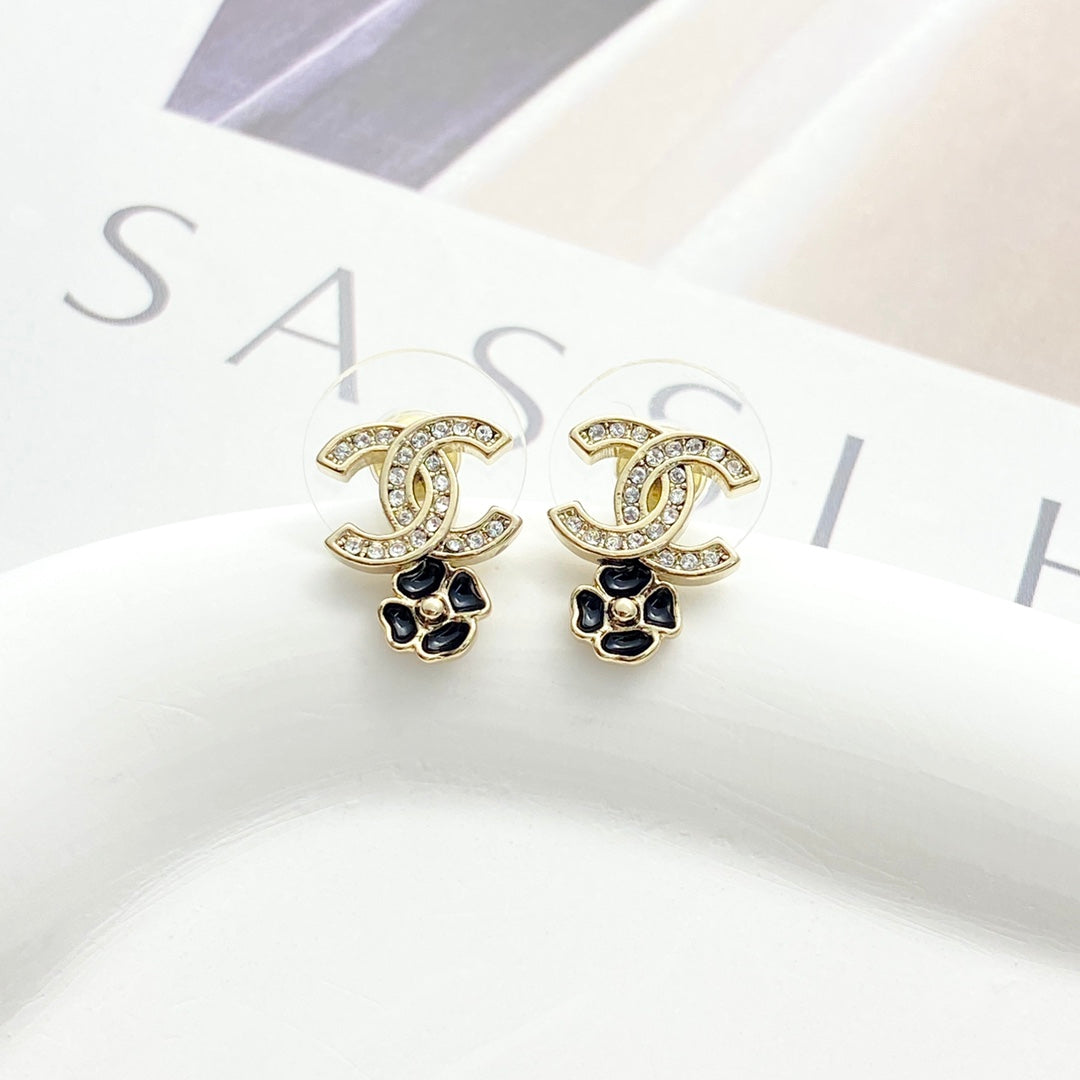 Black enamel clover full diamond earrings