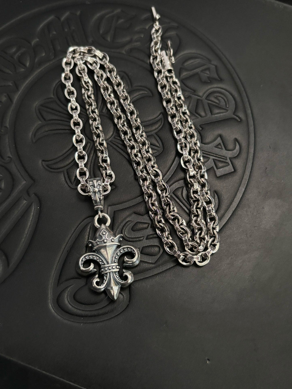Letter Scout Flower Necklace