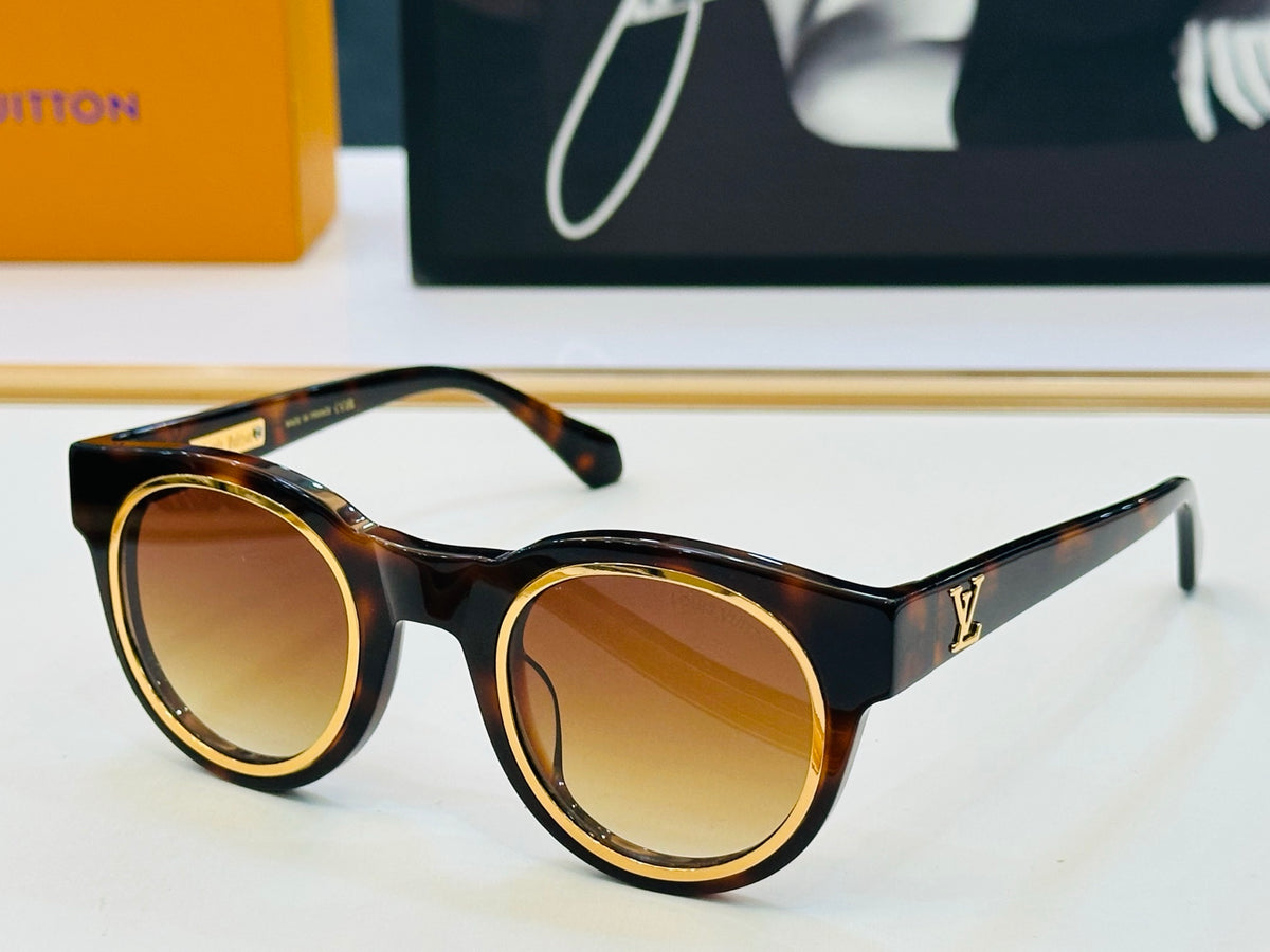 Fashionable round sunglasses