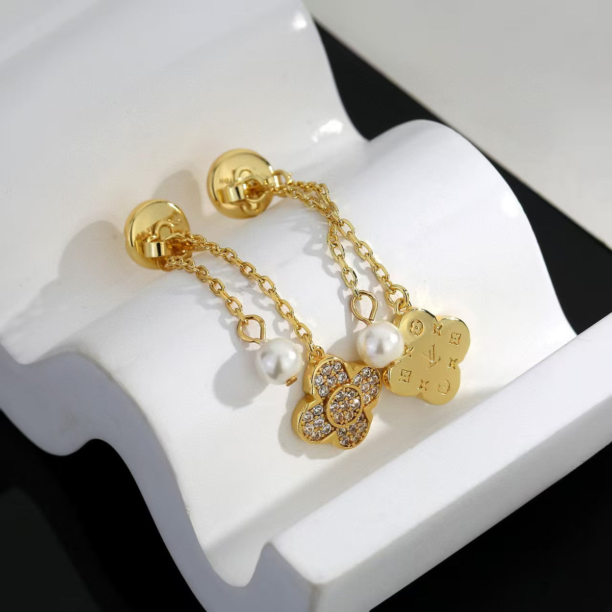 New Elegant and Elegant Earrings