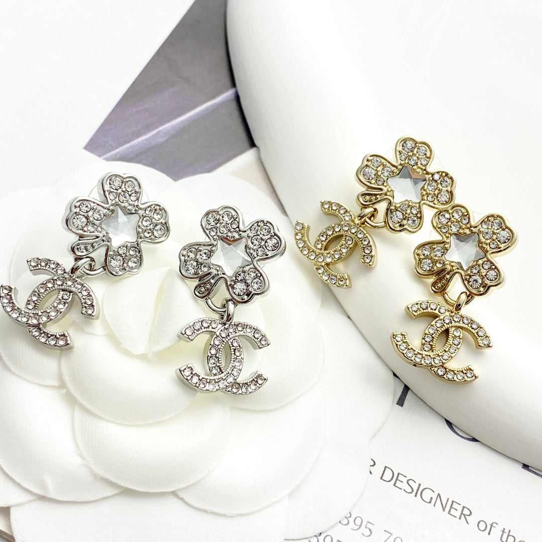 Four leaf clover pentagram ⭐ ear stud