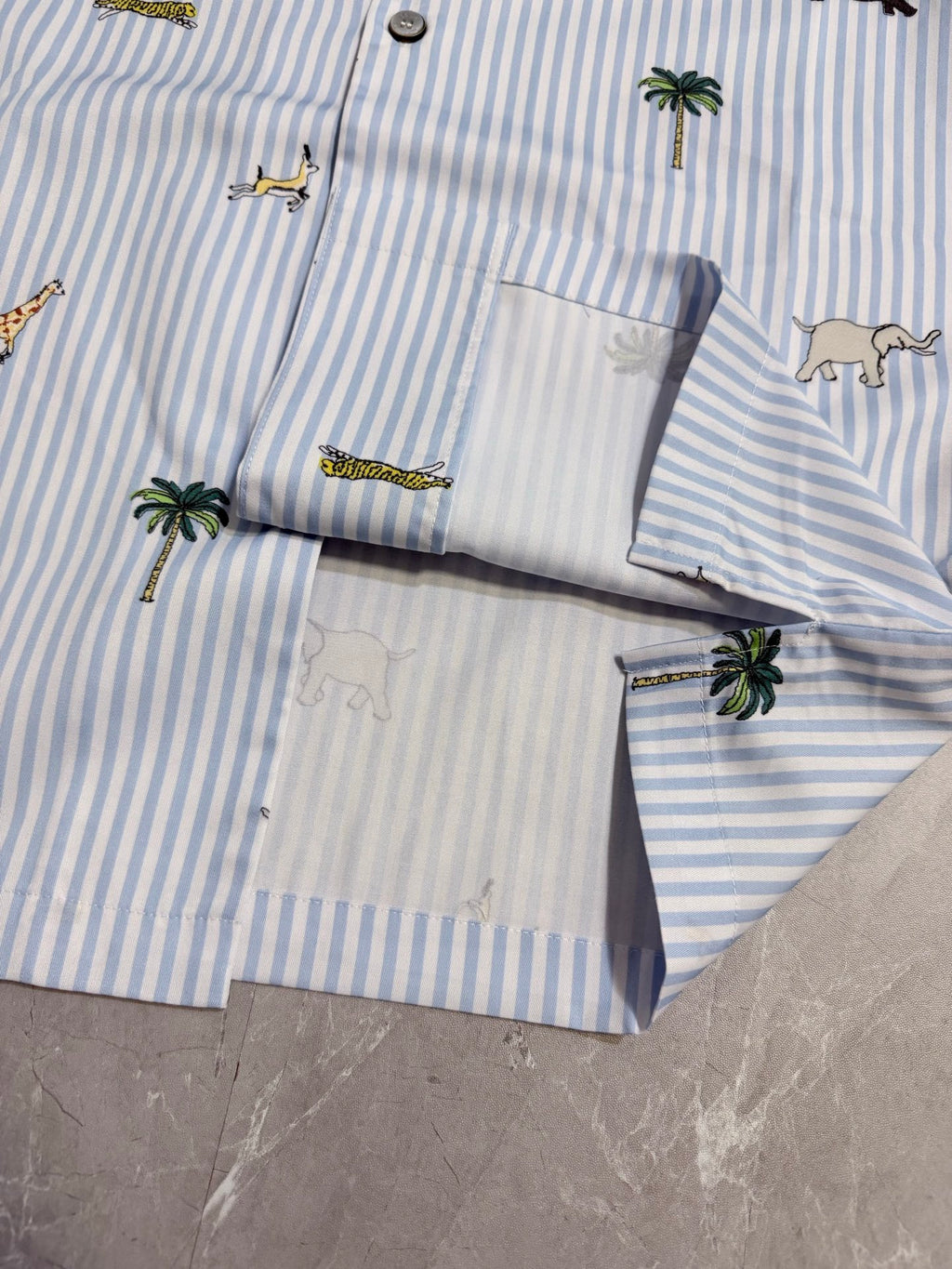 New striped short sleeved shirt decoration
