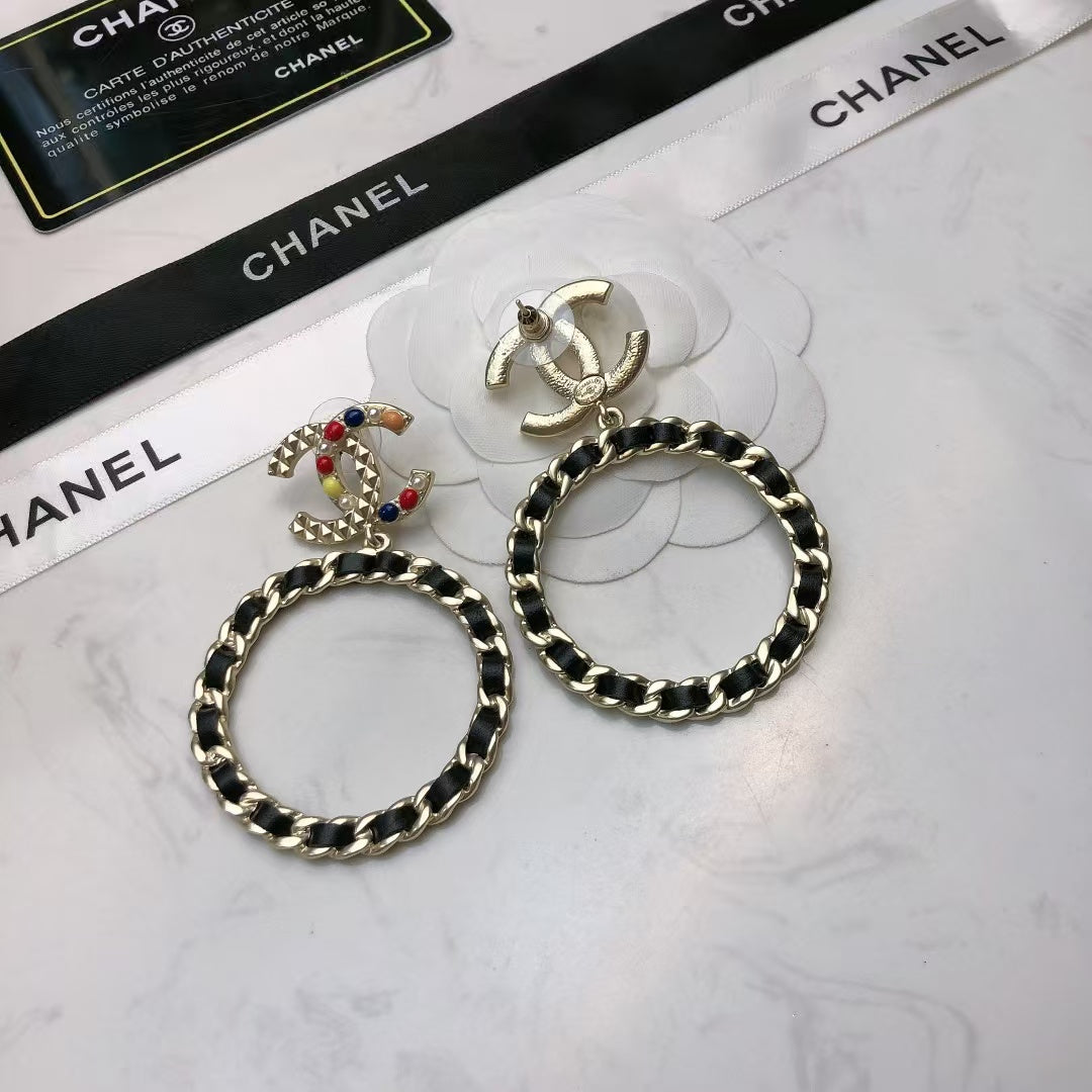 New round earrings