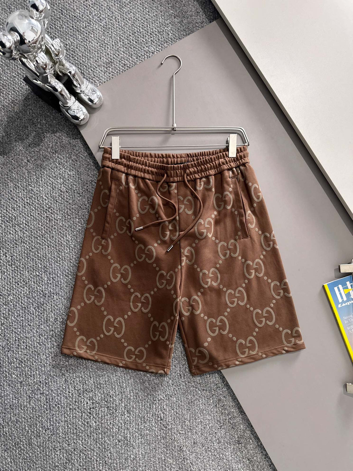 Plucked two letter logo casual shorts