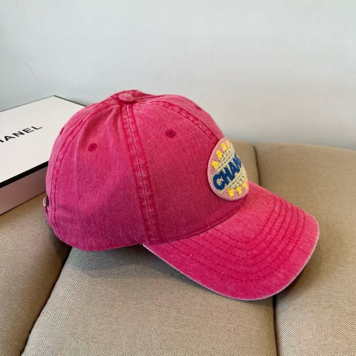 Explosive letter embroidered baseball cap