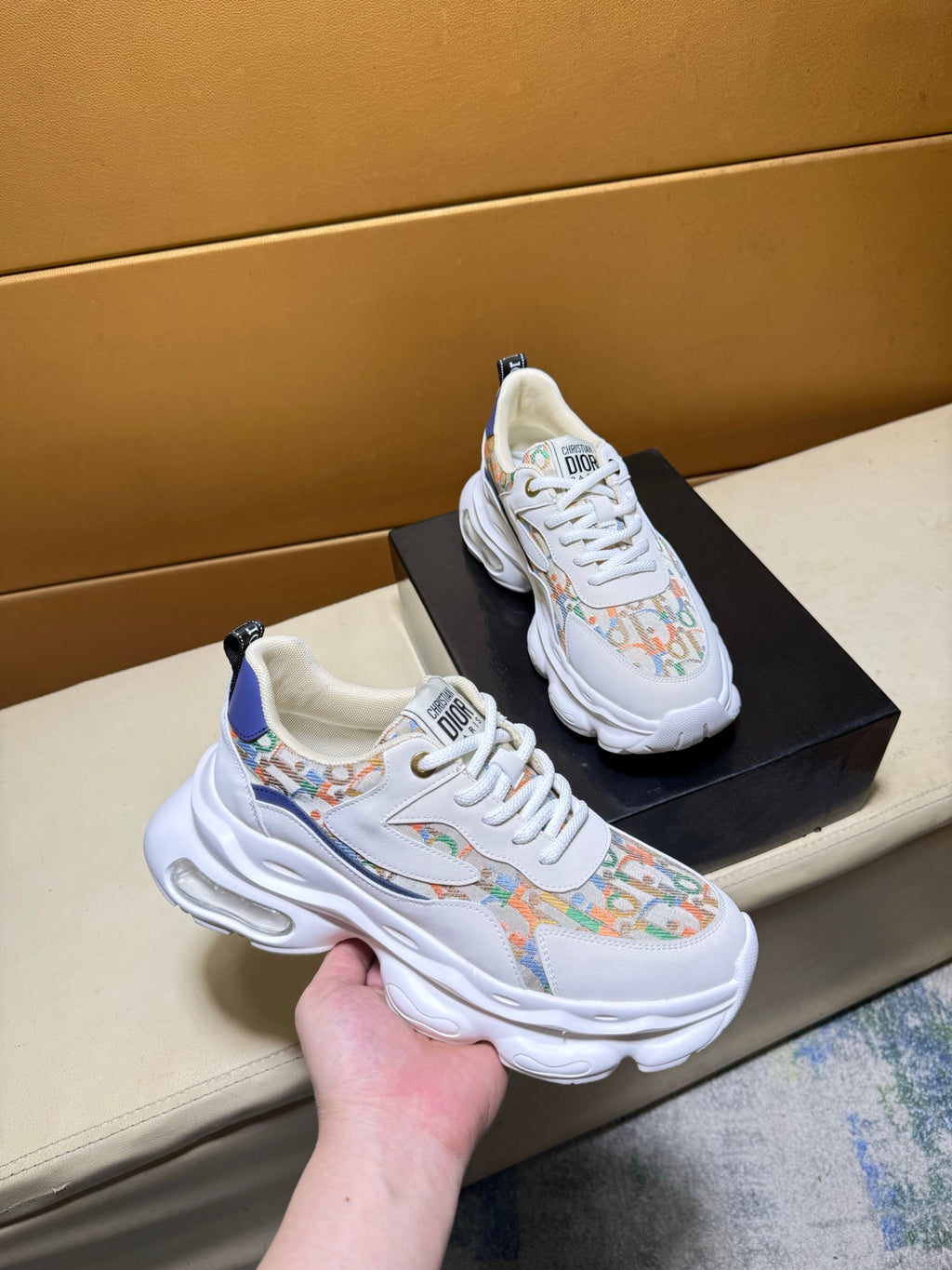 Unique modern style sports shoes