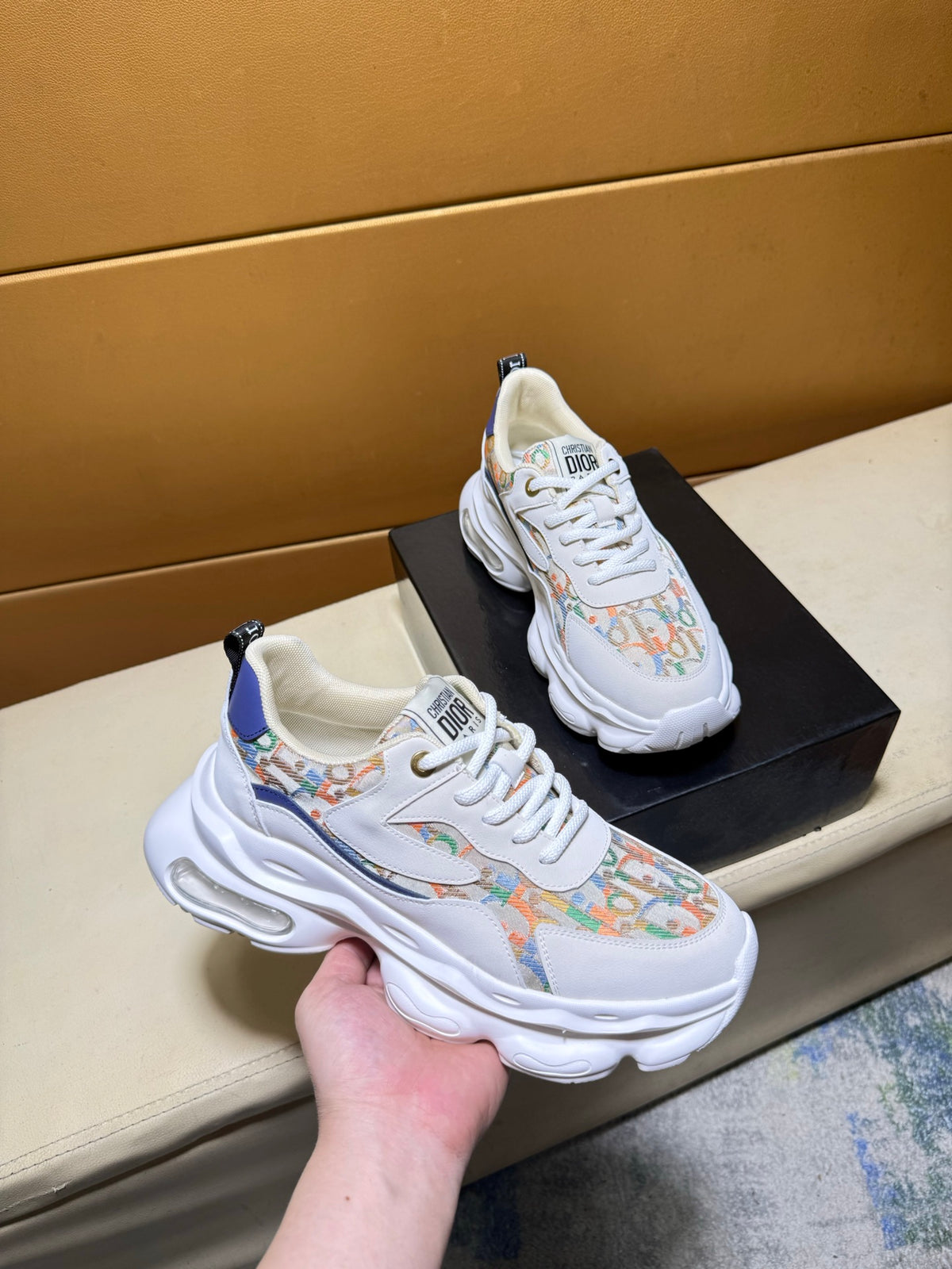 Unique modern style sports shoes