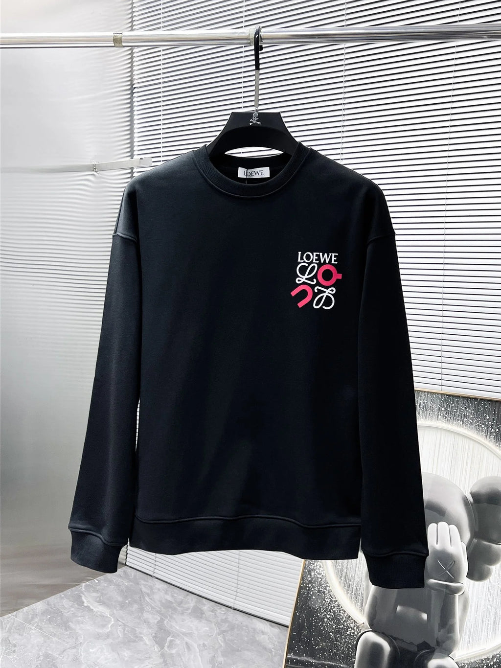 New long sleeved round neck sweatshirt