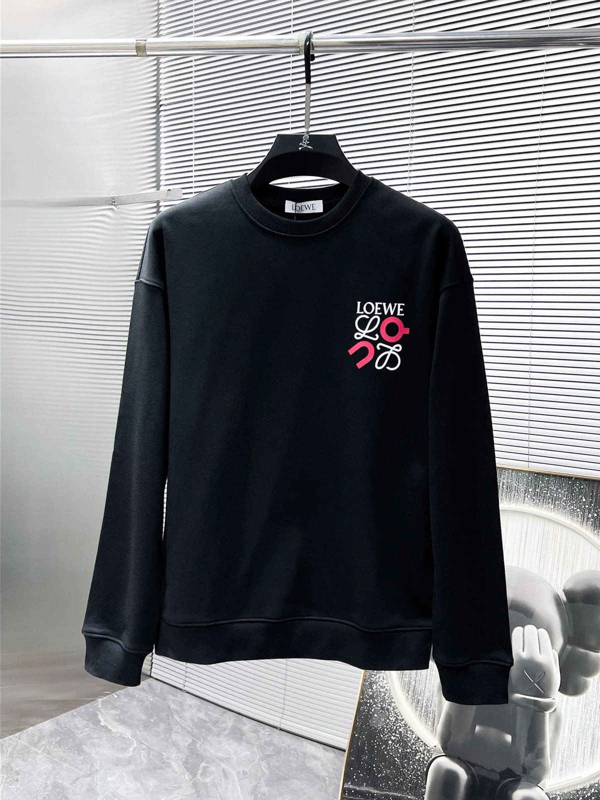 New long sleeved round neck sweatshirt