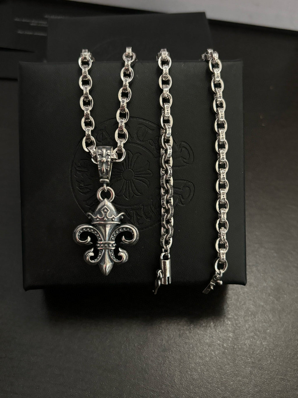 Letter Scout Flower Necklace