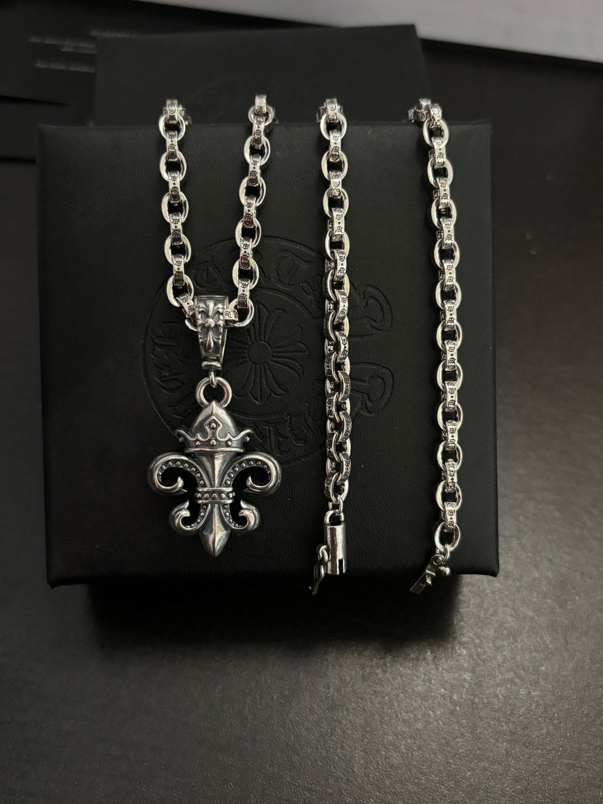 Letter Scout Flower Necklace
