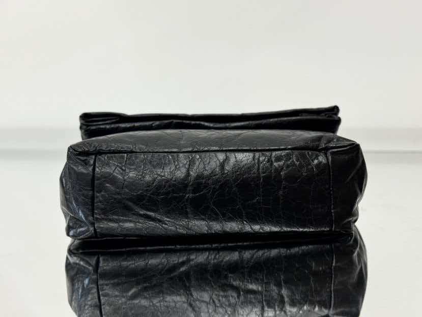 Oil wax black shoulder bag