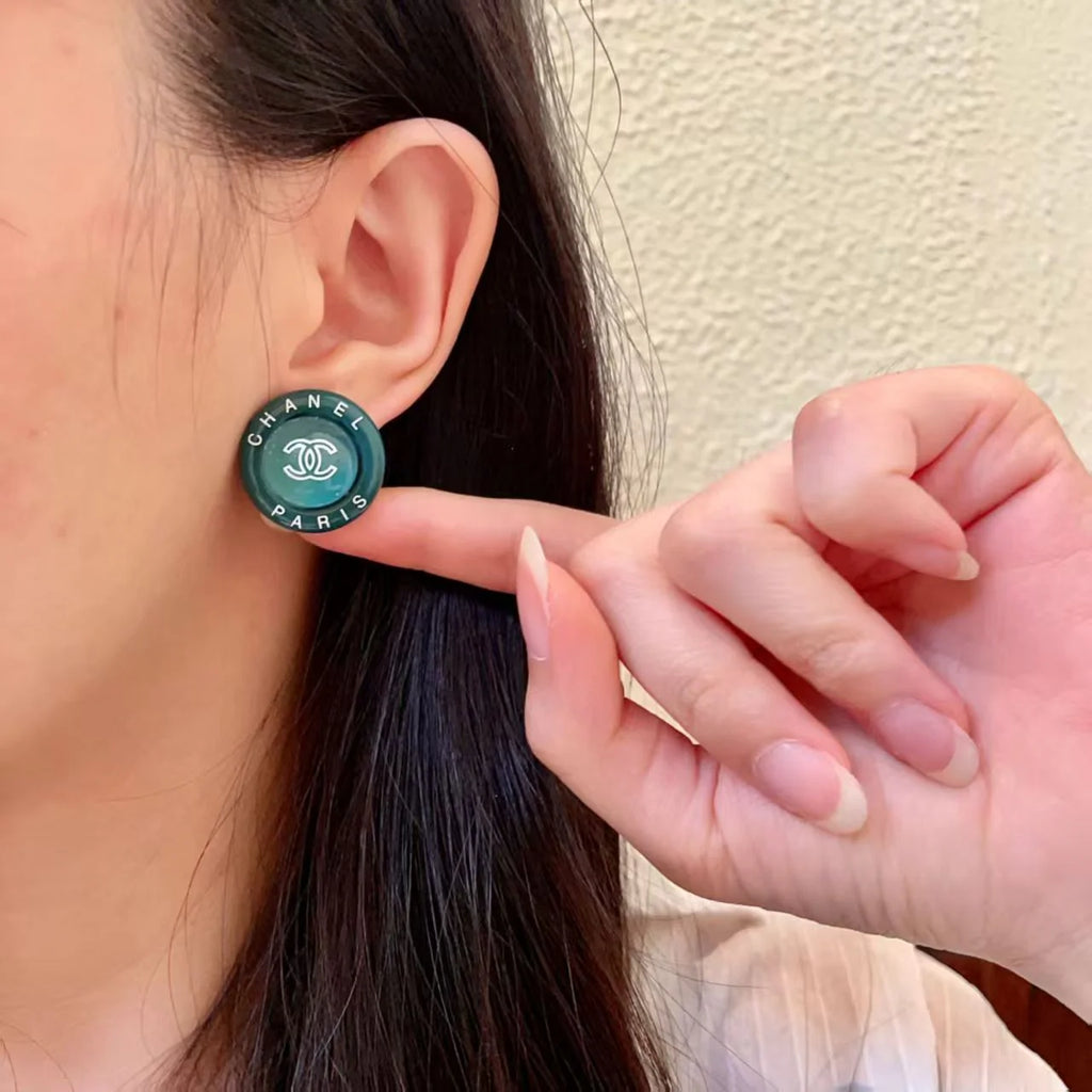 New round letter earrings