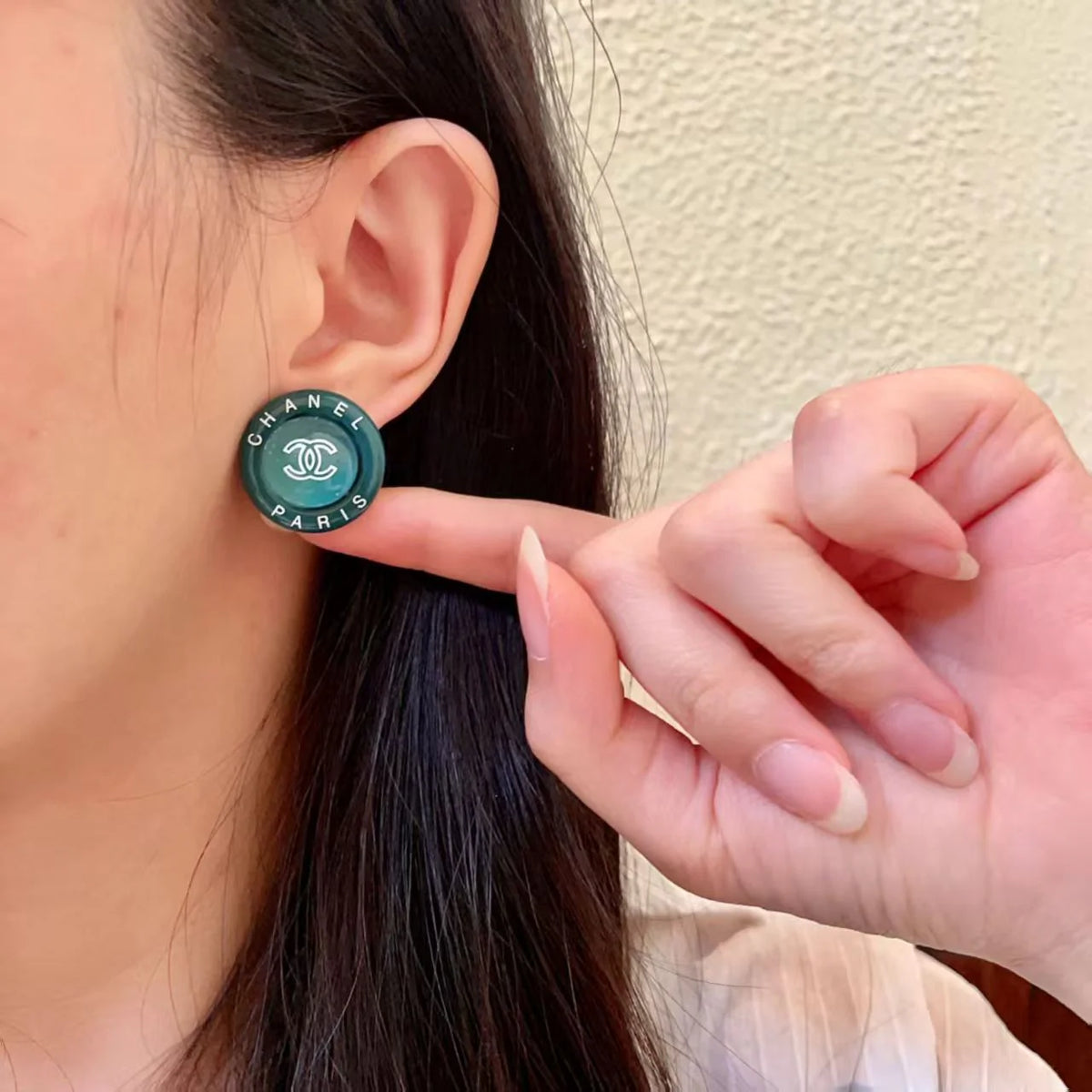 New round letter earrings