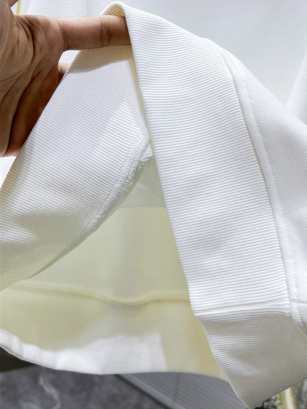 New long sleeved round neck sweatshirt