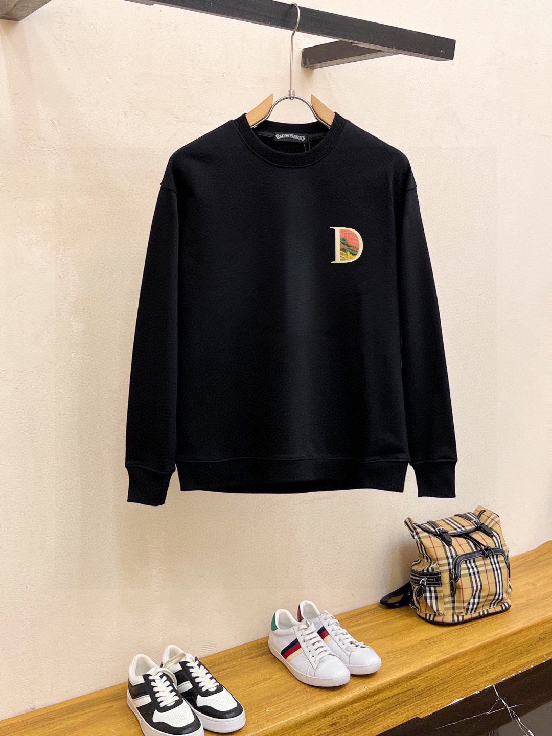 Latest long sleeved round neck sweatshirt 2