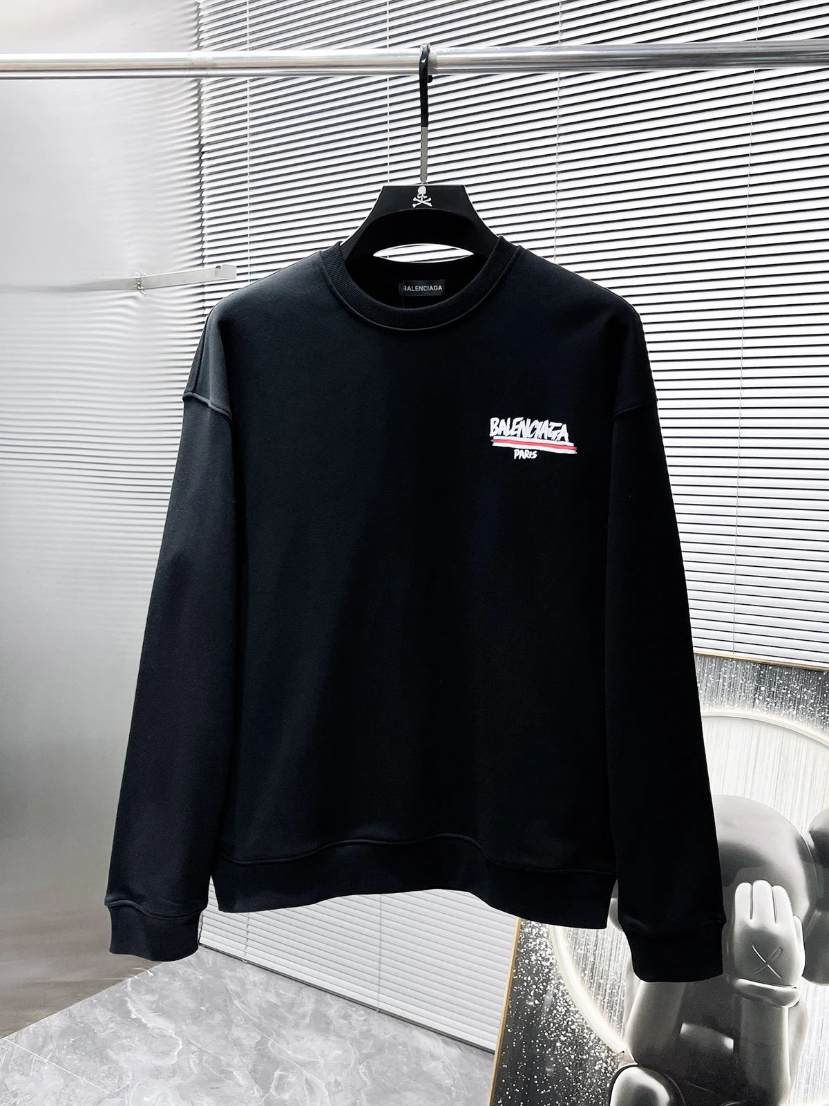New long sleeved round neck sweatshirt