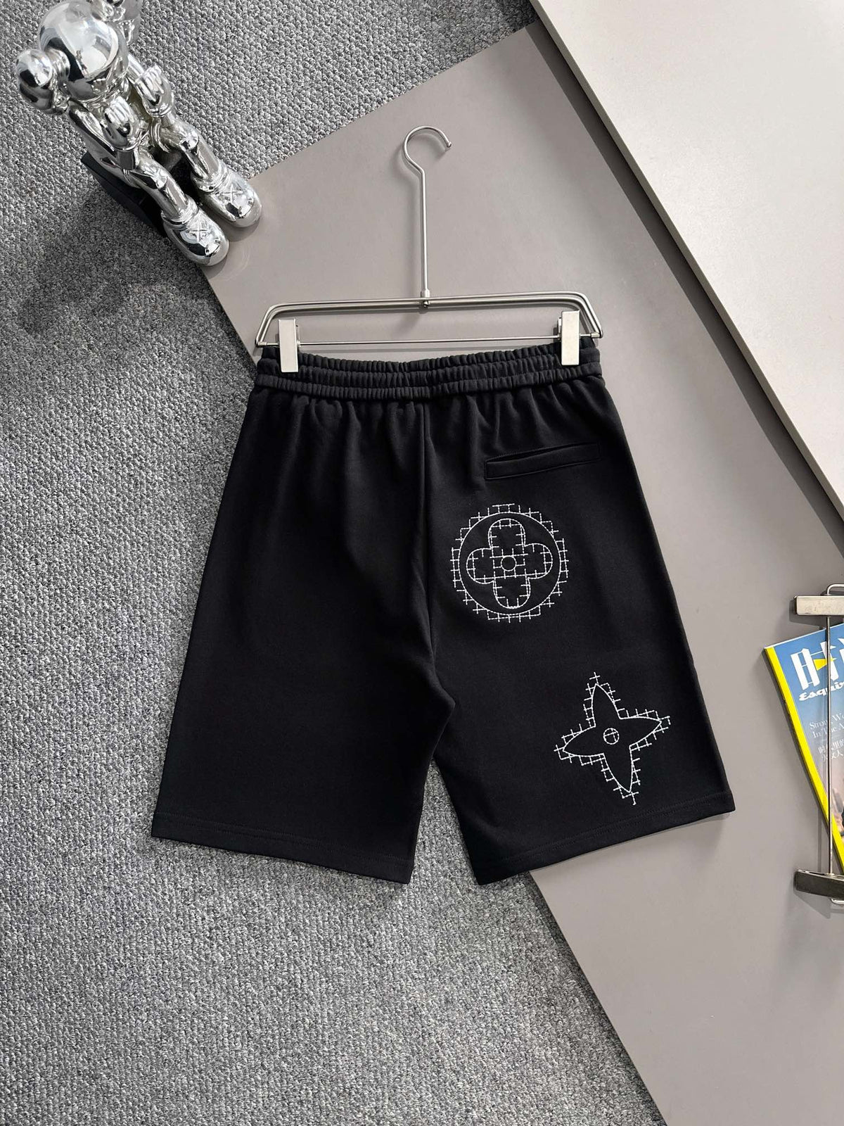 Essential casual shorts for daily commuting wear