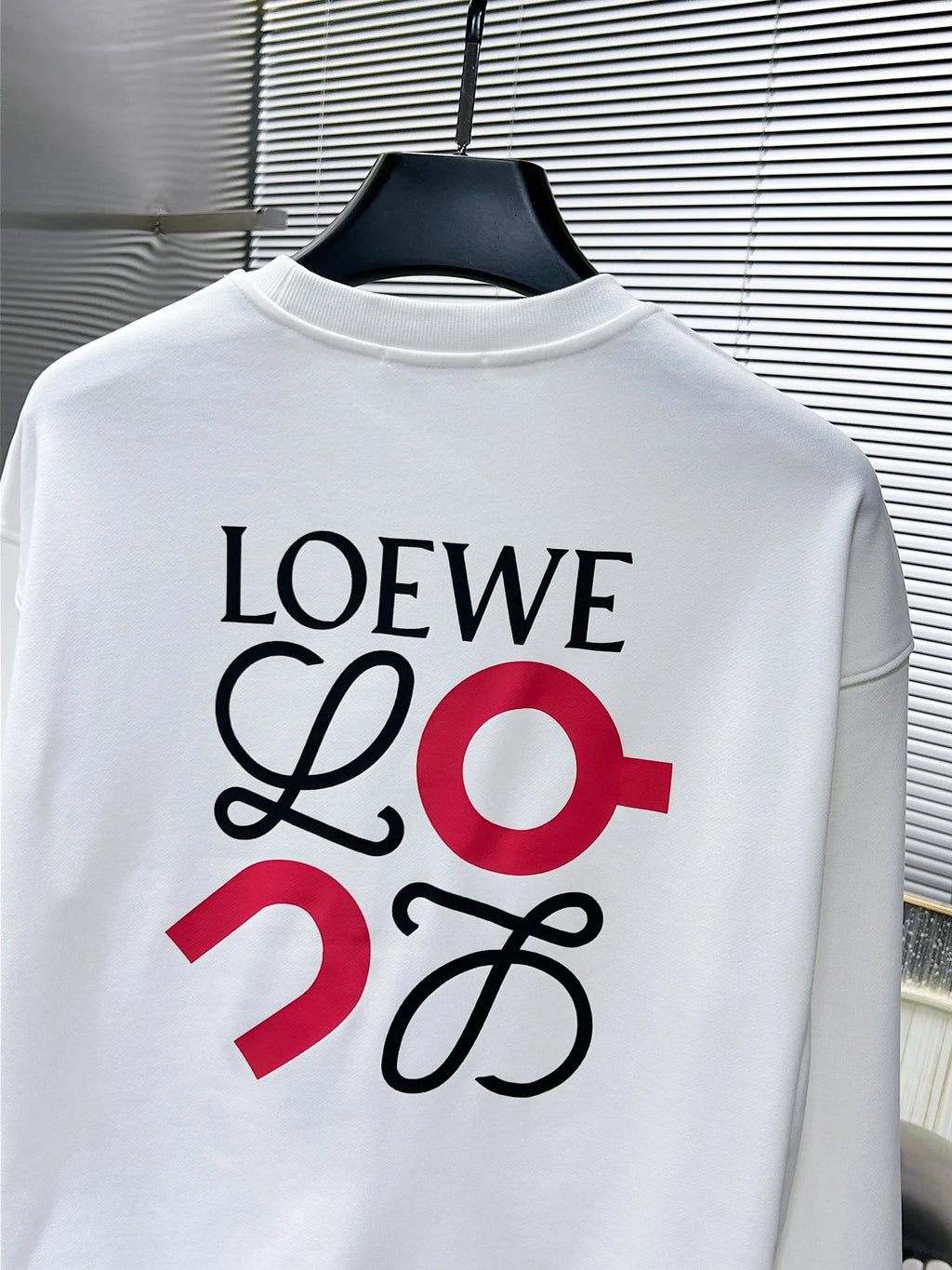 New long sleeved round neck sweatshirt