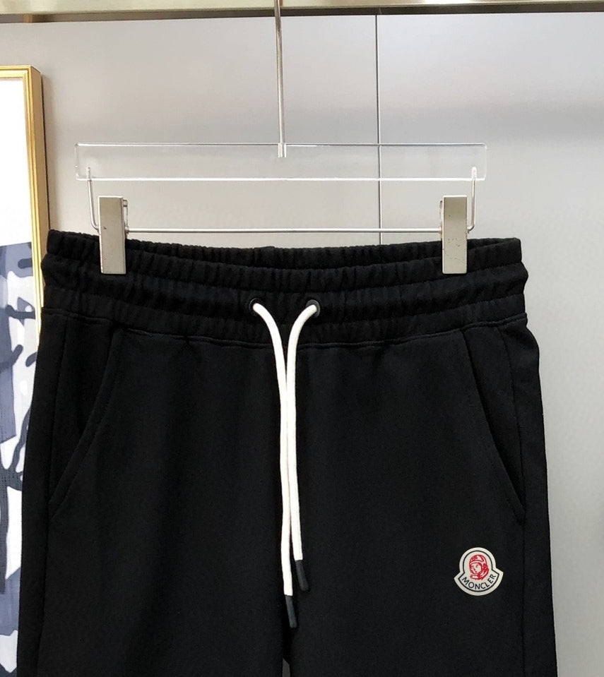 Simple and stylish men's casual shorts