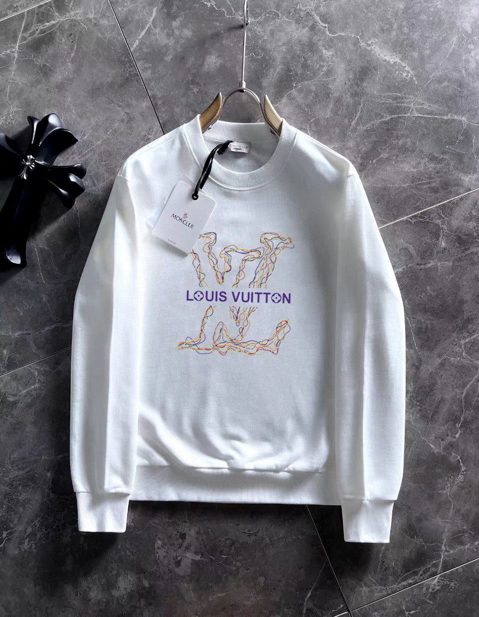 New long sleeved round neck sweatshirt 5