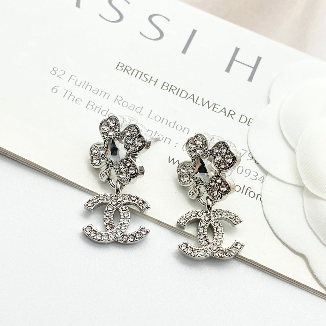 Four leaf clover pentagram ⭐ ear stud