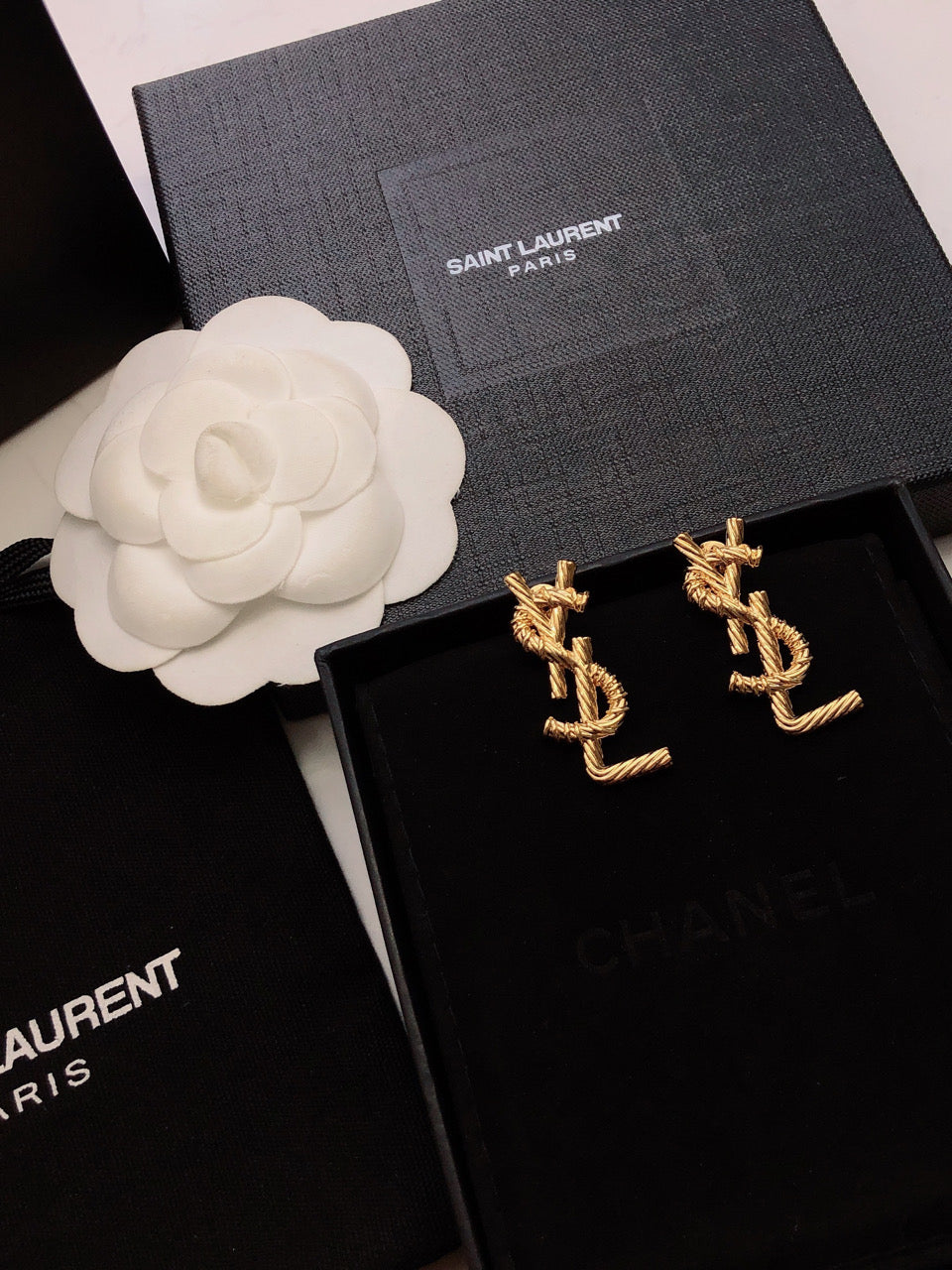 Classic luxury earrings