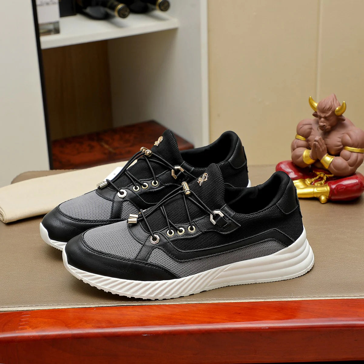 Calf leather sports shoes