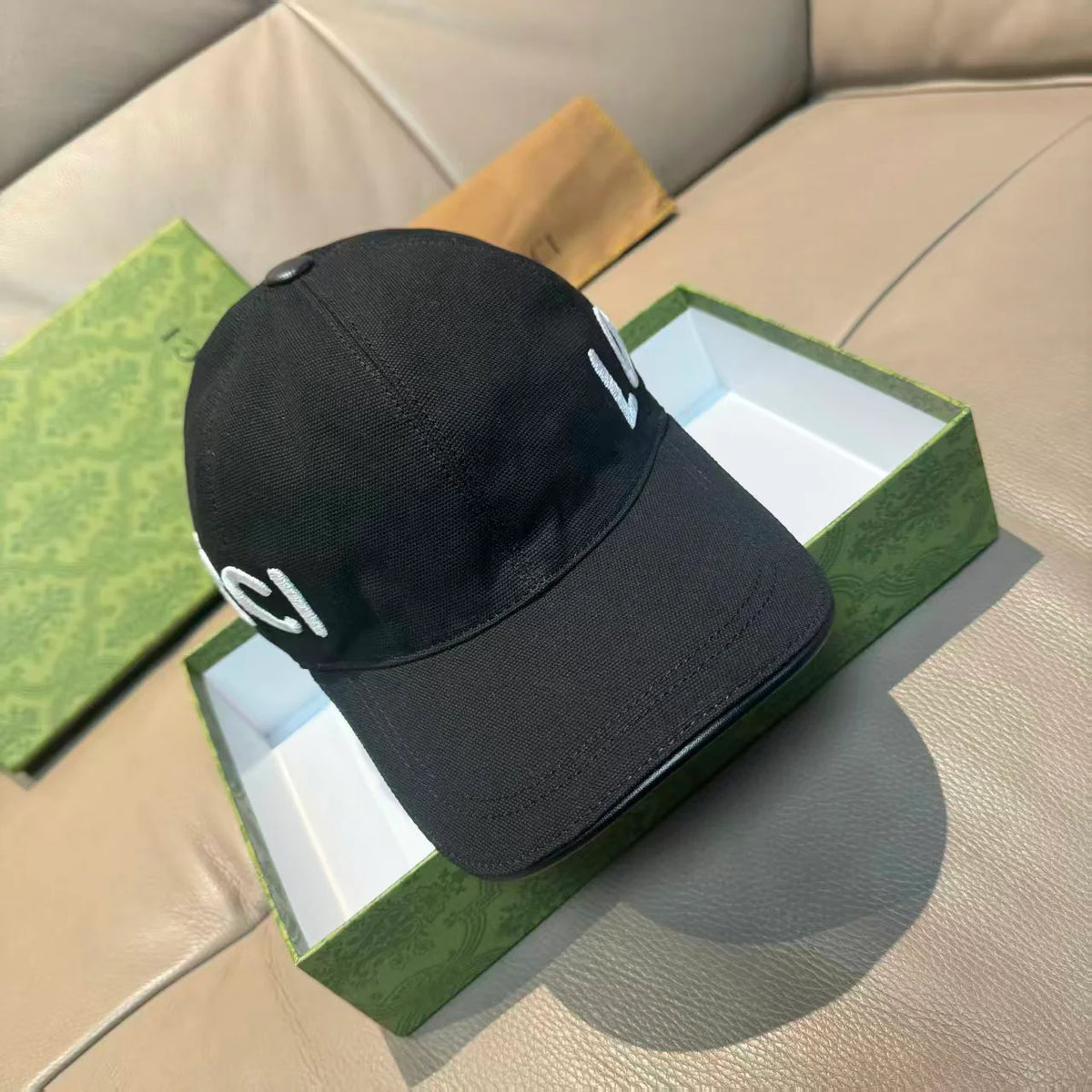 New letter embroidered baseball cap