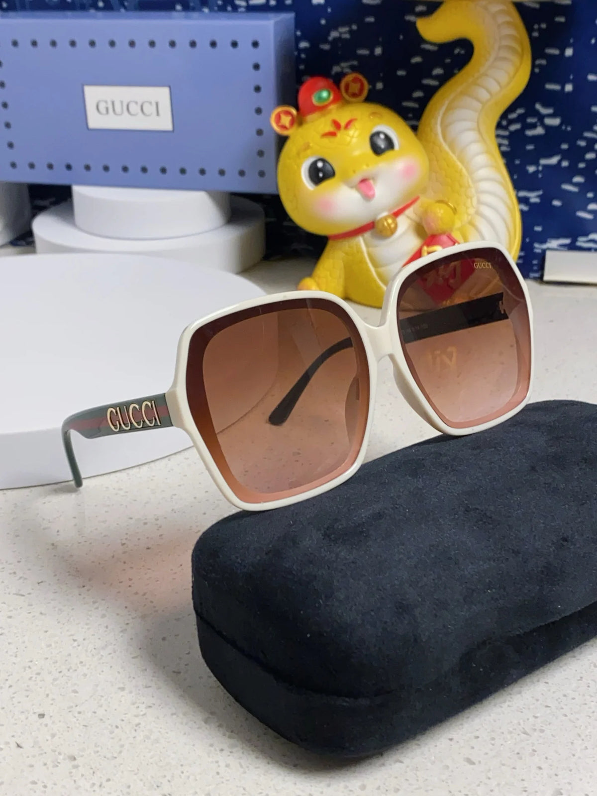 Fashionable European and American style concealed sunglasses