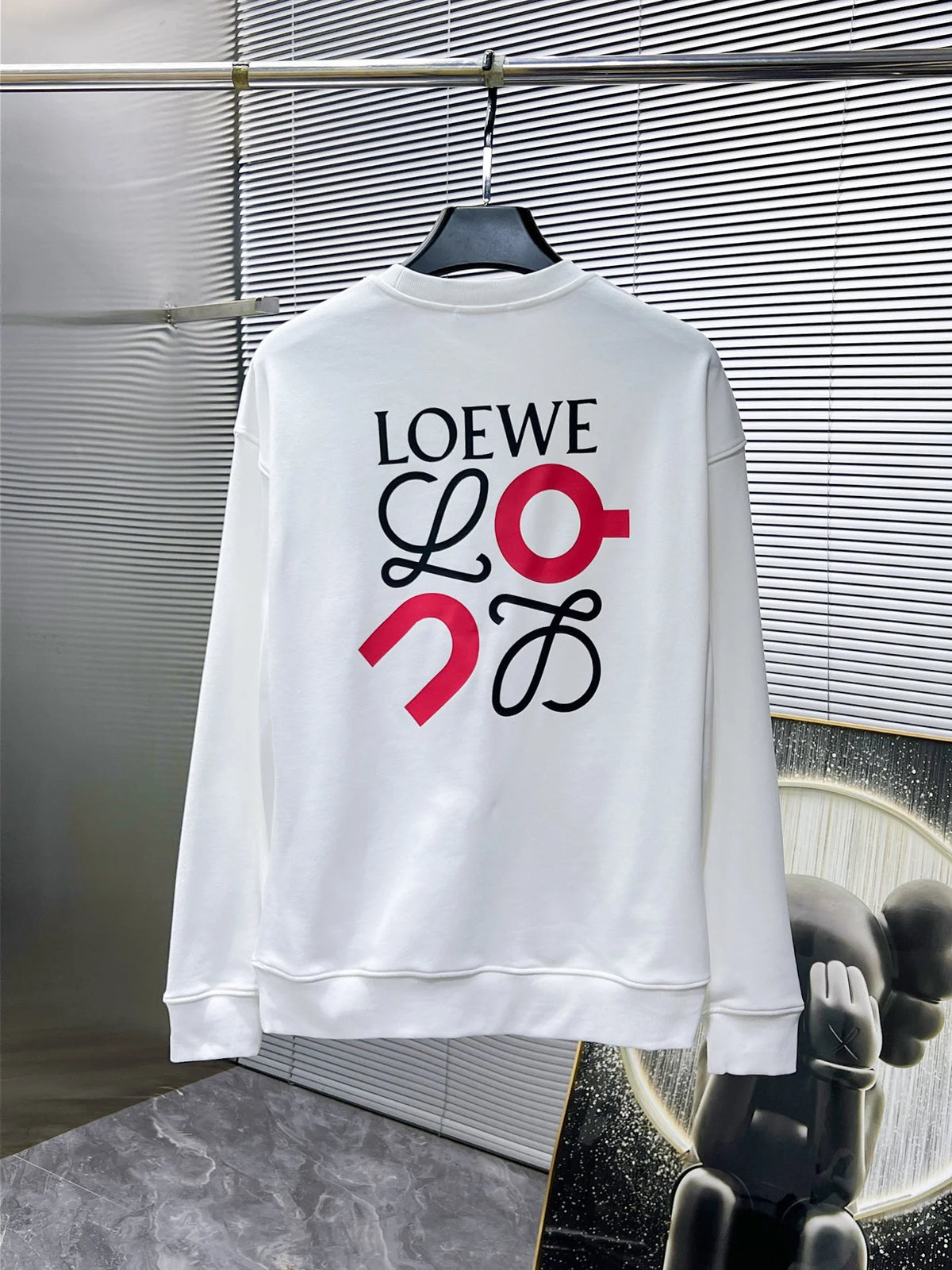 New long sleeved round neck sweatshirt
