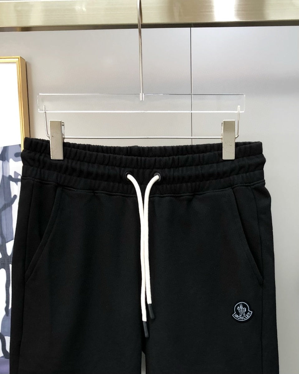 Simple and stylish men's casual shorts