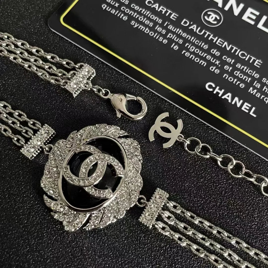 New silver oval necklace